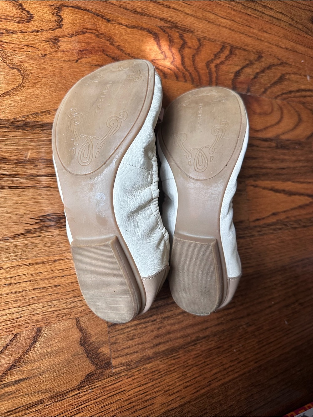 Tahari Cream Flats with Taupe Patent Cap Toe and Bow - Picture 4 of 5